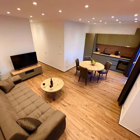 Zrina - アパート トロギール