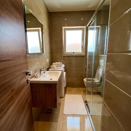 Zrina - アパート *