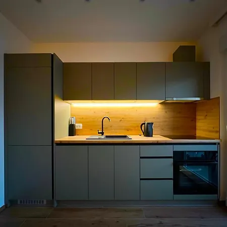 Zrina - * トロギール