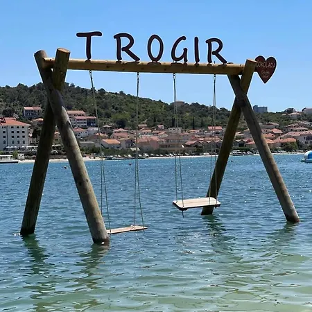 Zrina - アパート *