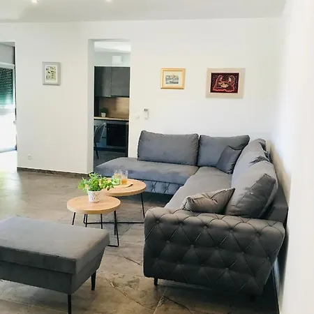 Zrina - アパート *