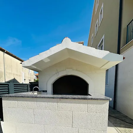 Zrina - アパート *