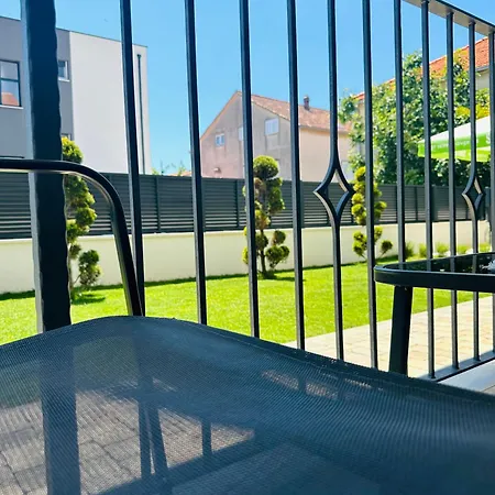 Zrina - アパート