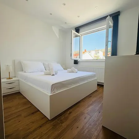 Zrina - * トロギール