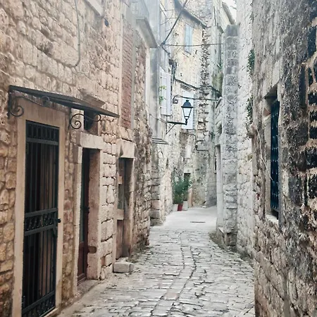 Zrina - アパート トロギール