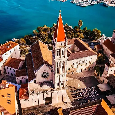 アパート Zrina -